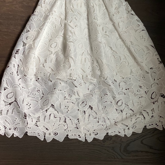 Fancy lace dress - Picture 9 of 12